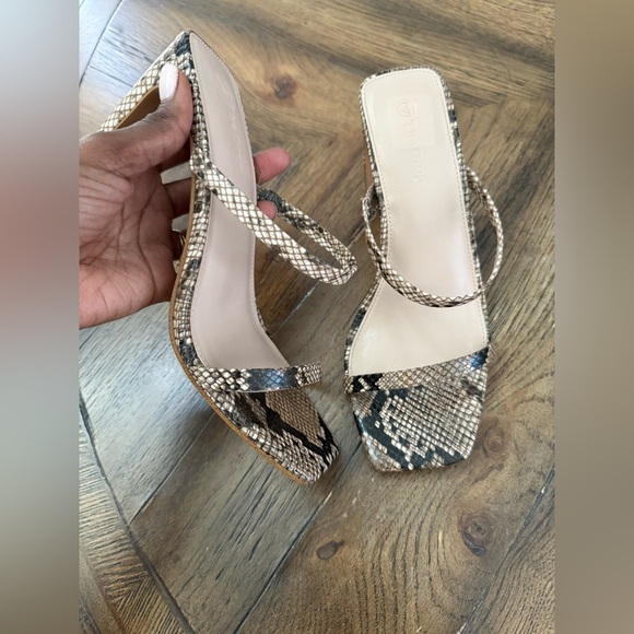 The Drop Snakeskin Strappy Heels Size 8 - Picture 4 of 7